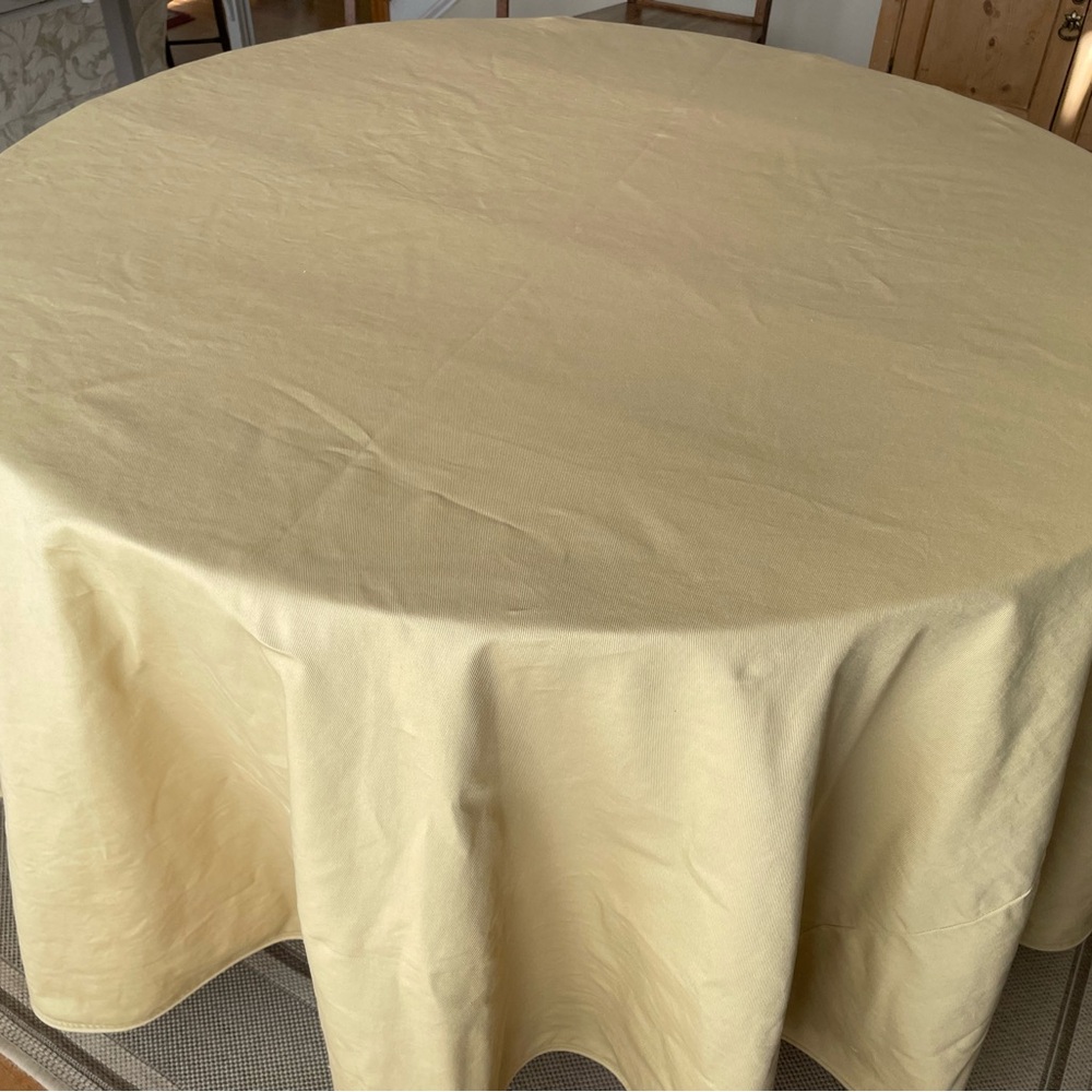 Ballard Designs 96'" Diameter Light Gold 100% Cotton 'Terrific Tablecloth' - Picture 4 of 10